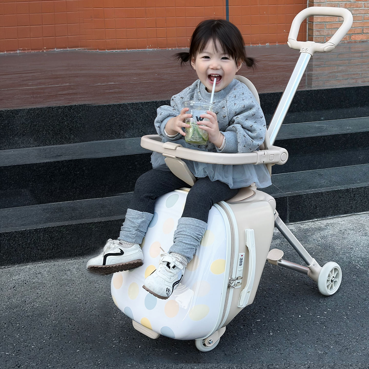 Baby Nursery Trolley - バニーフライ子供用荷物ケースは、赤ちゃんが乗って歩くことができるスーツケースです。赤ちゃんはスーツケースを持ち運ぶことができます。20インチの折りたたみ式ベビーカーです。