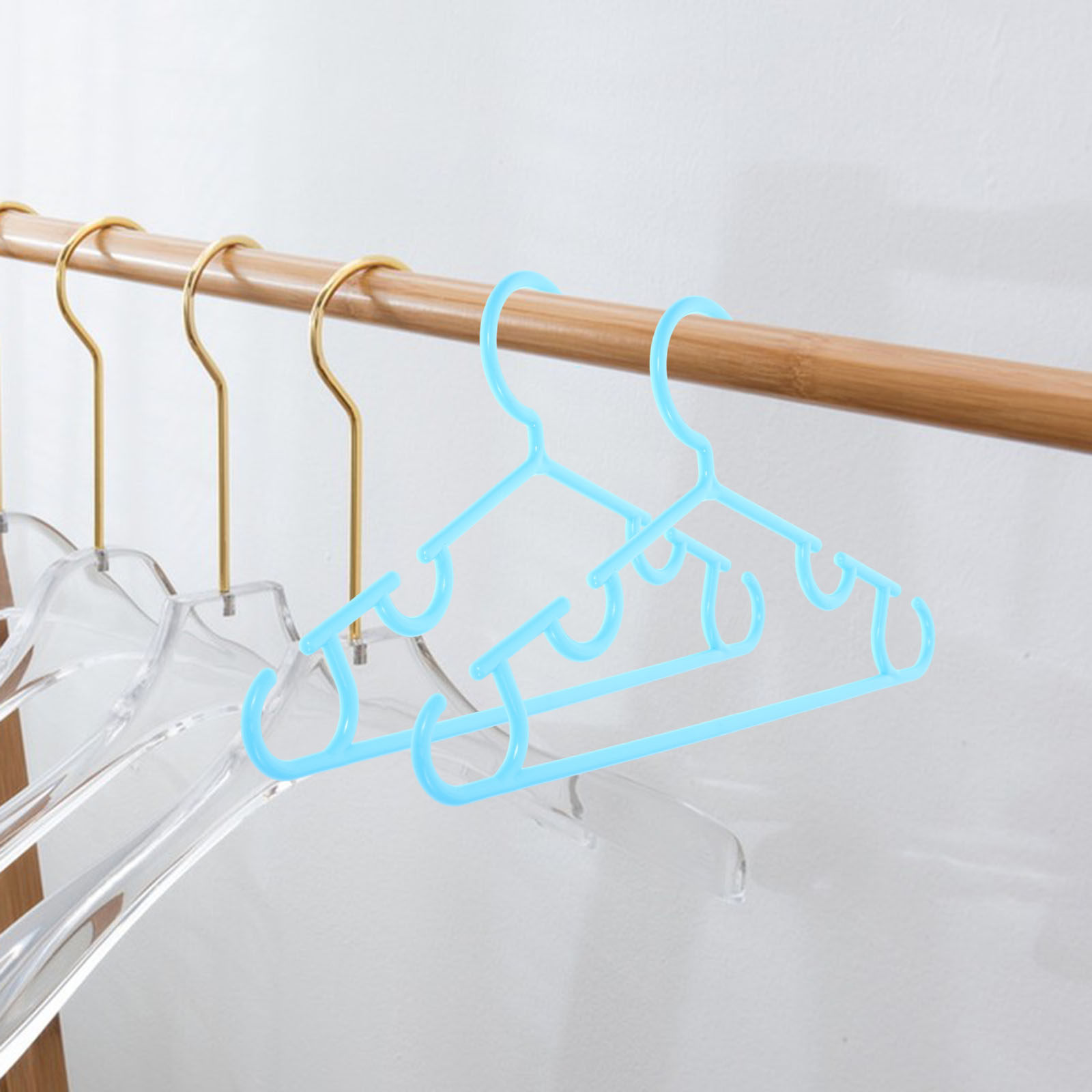 滑り止め加工のベビー服用ハンガー10個入り。プラスチック製で - Baby Nursery Hangers のレビューと価格