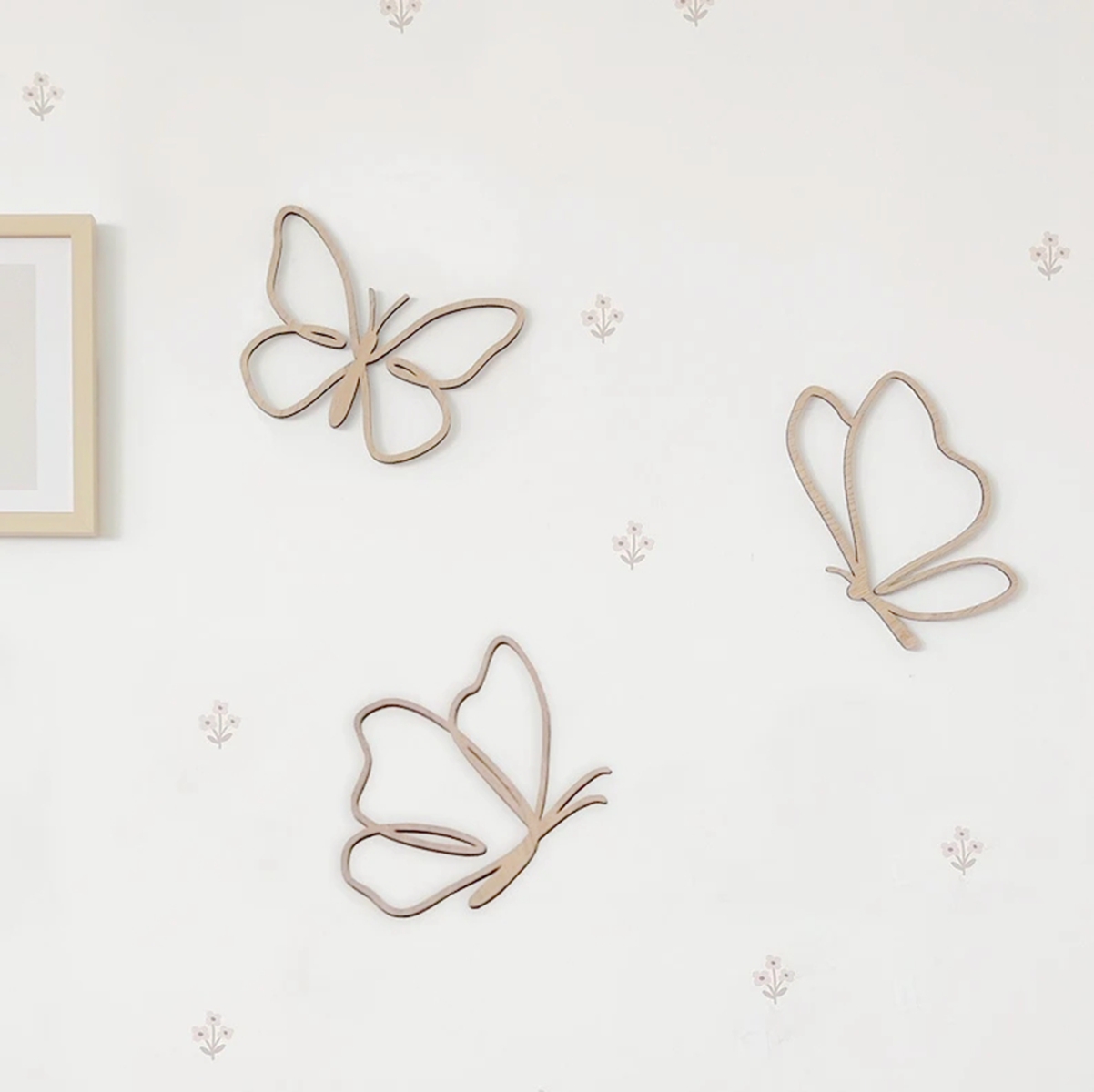 木製蝶の飾り、木製壁飾り、蝶の木製装飾、子供部屋、キッズウォ - Baby Nursery Artwork のレビューと価格