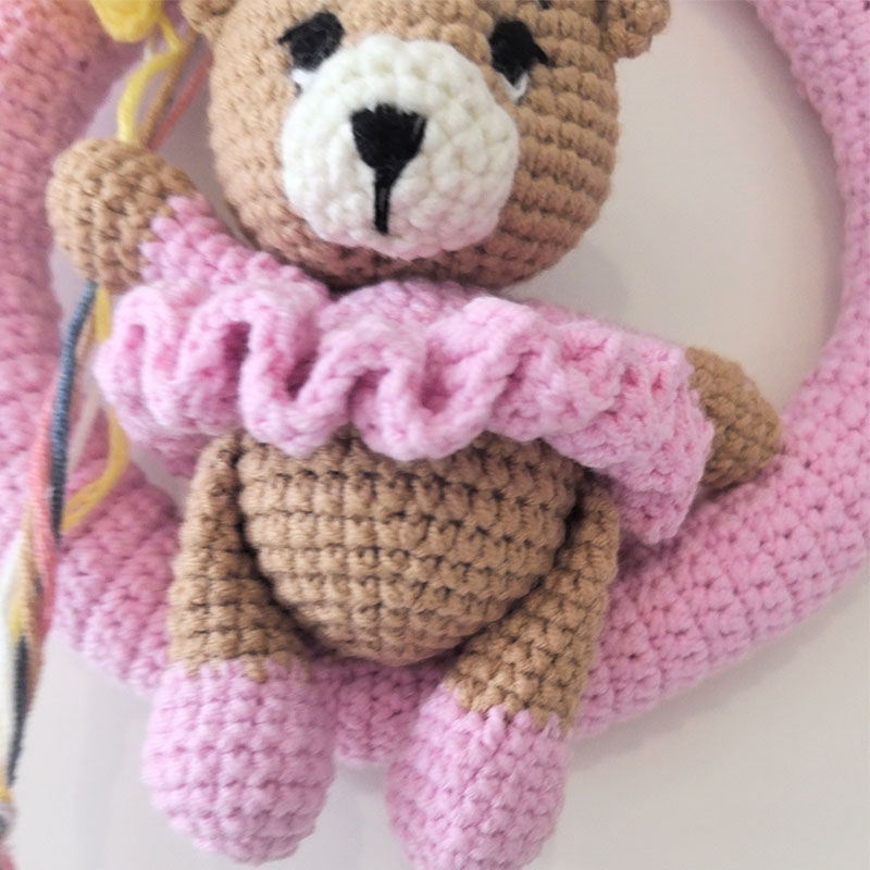 クマと風船付きのパーソナライズされたかぎ針編みのネームリース - Baby Nursery Artwork のレビューと価格